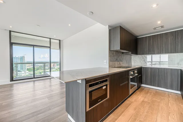 $519,400 | 1701 Hermann Drive, Unit 24B, Houston, TX 77004