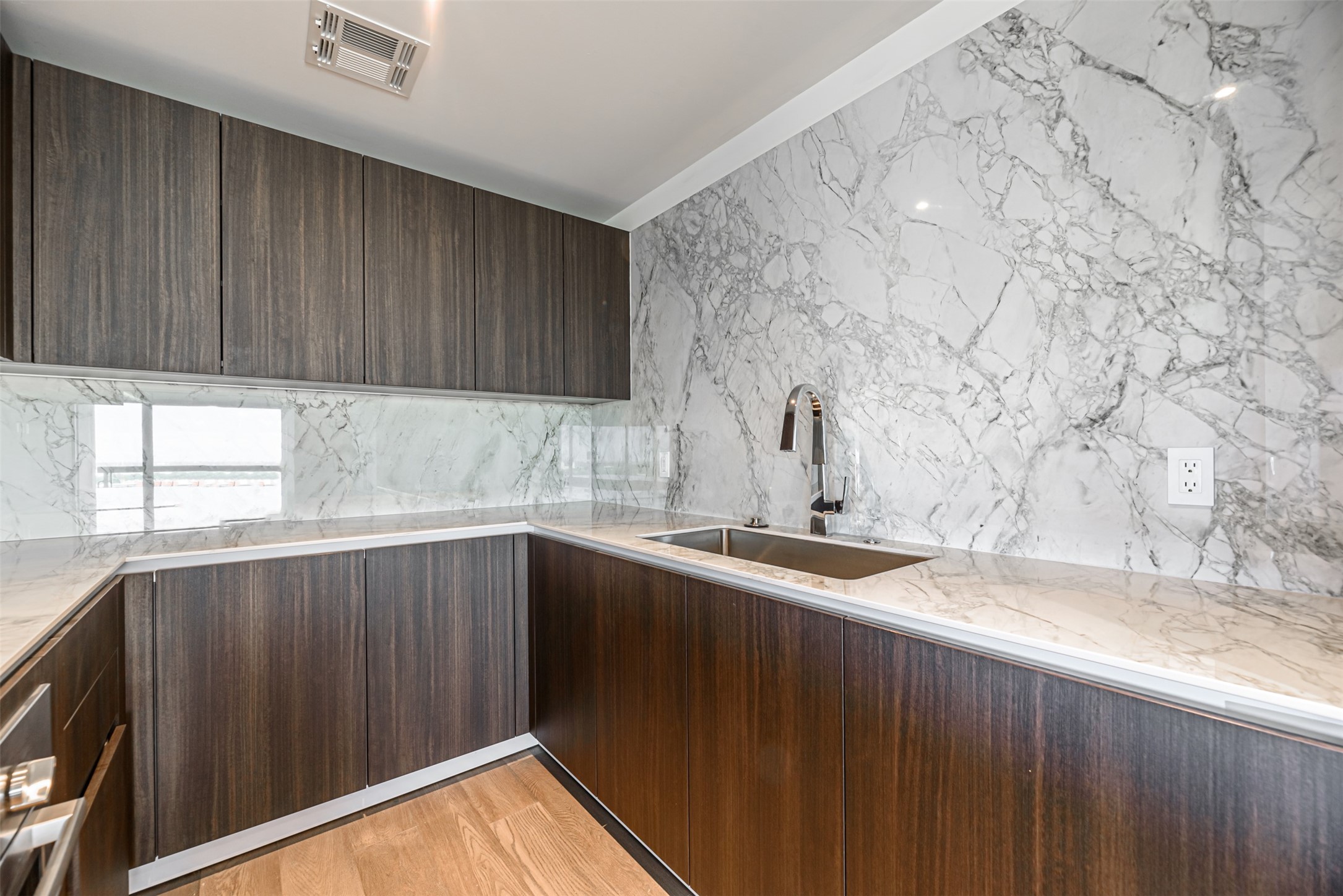 1701 Hermann Drive, Unit 24B Houston, TX 77004 - Photo 15 of 33