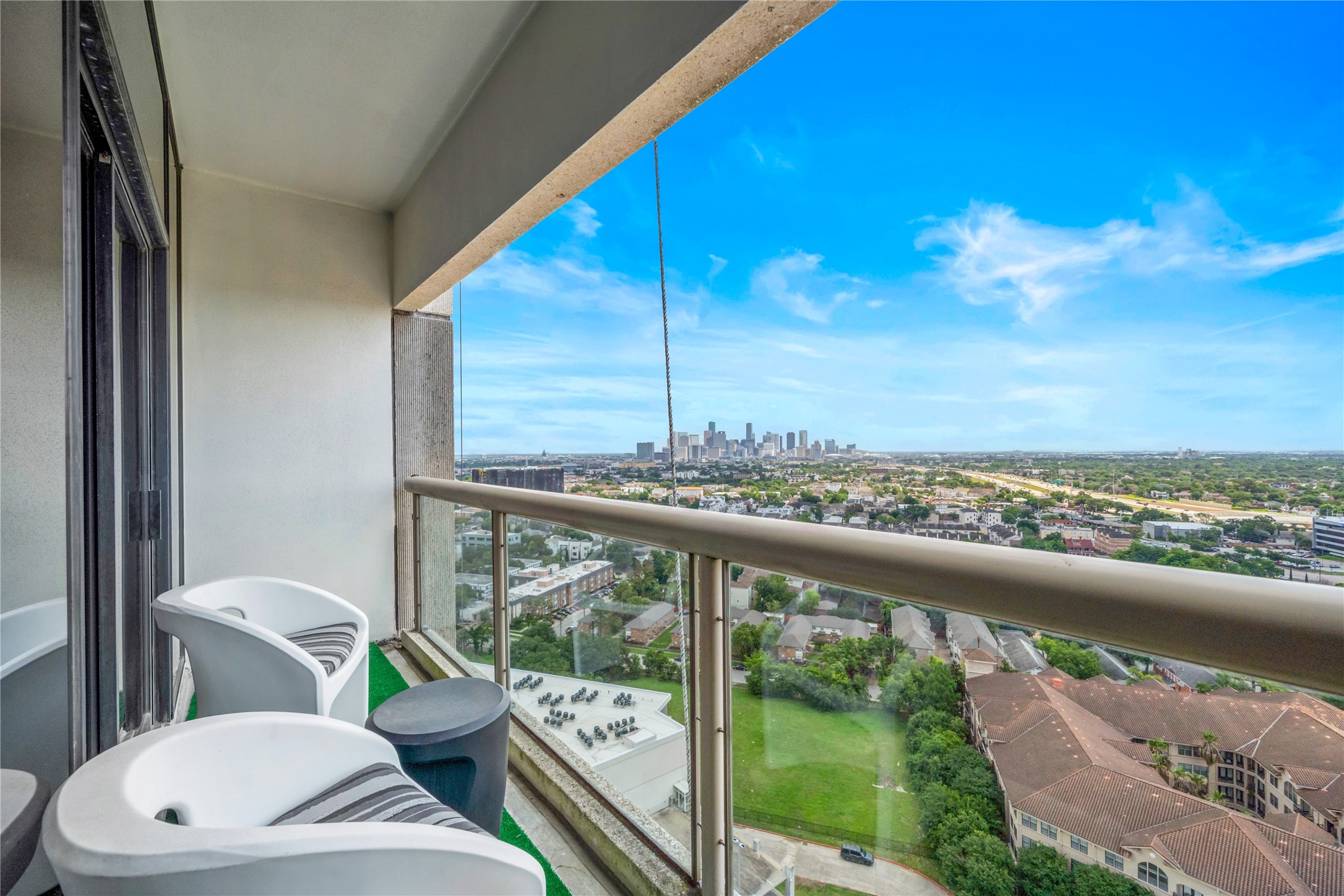 1701 Hermann Drive, Unit 24B Houston, TX 77004 - Photo 7 of 33 Private patio just off primary bedroom,