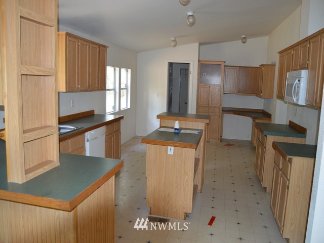 4334 Dyes Inlet Road Northwest Bremerton, WA 98312 - Photo 12 of 25 Gallery Image 12