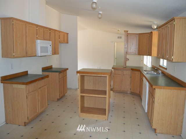 4334 Dyes Inlet Road Northwest Bremerton, WA 98312 - Photo 13 of 25 Gallery Image 13