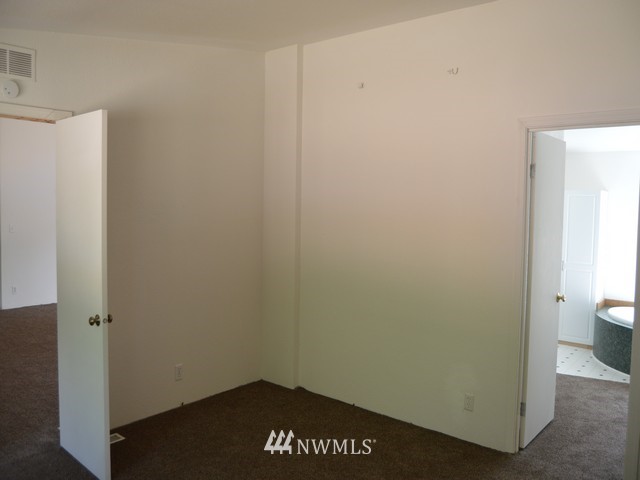 4334 Dyes Inlet Road Northwest Bremerton, WA 98312 - Photo 19 of 25 Gallery Image 19
