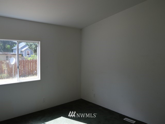4334 Dyes Inlet Road Northwest Bremerton, WA 98312 - Photo 9 of 25 Gallery Image 9
