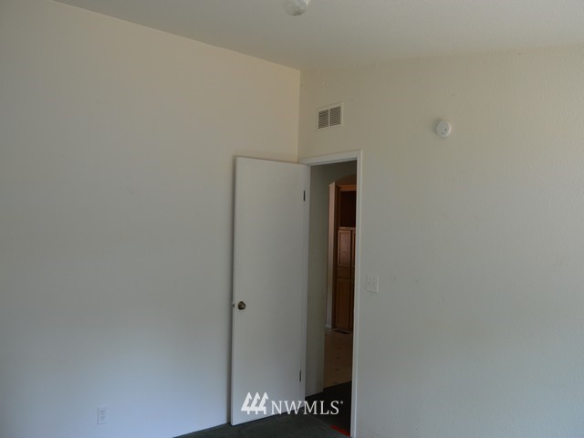 4334 Dyes Inlet Road Northwest Bremerton, WA 98312 - Photo 10 of 25 Gallery Image 10