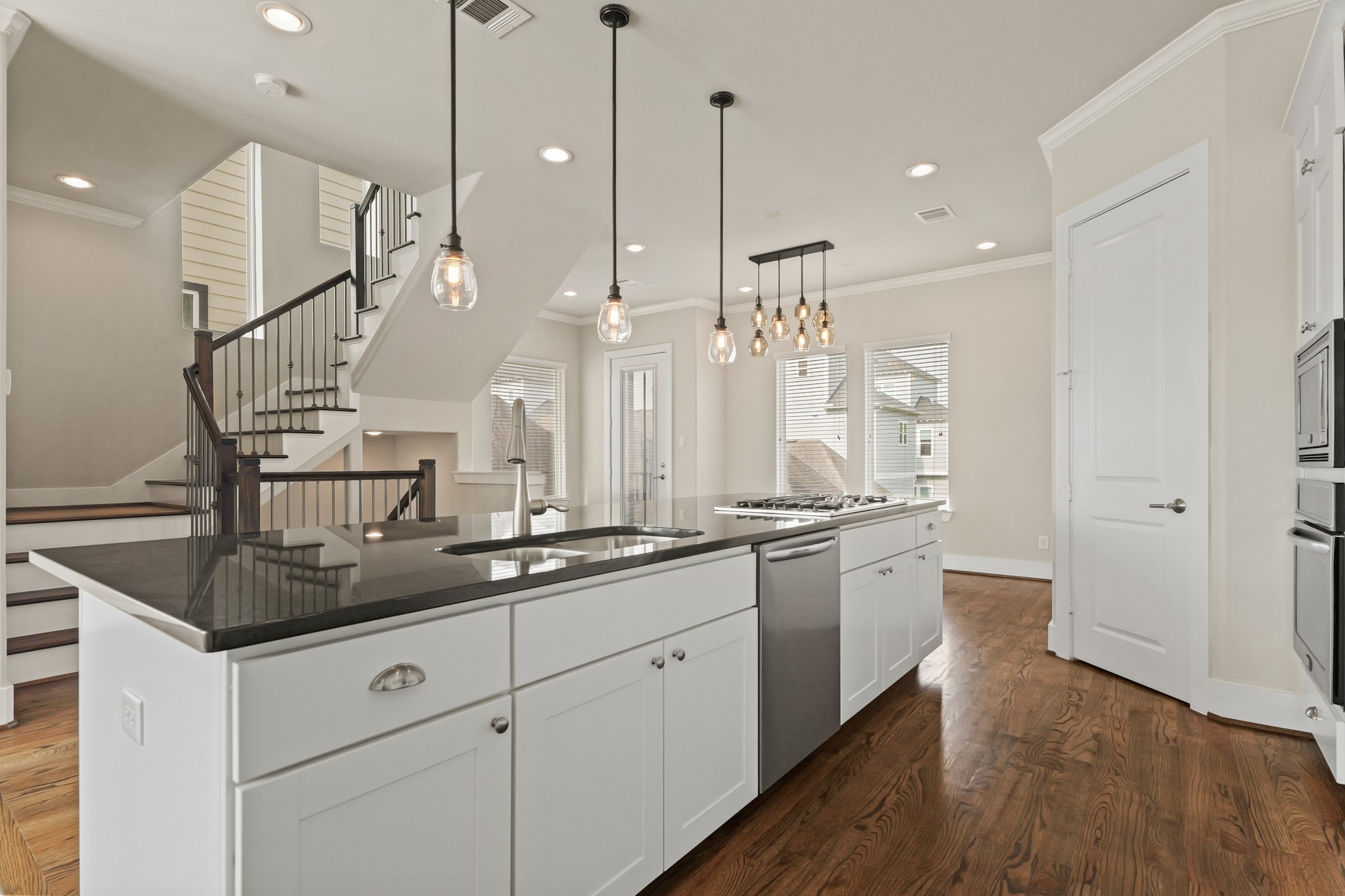 906 West 17th Street, Unit E Houston, TX 77008 - Photo 1 of 36