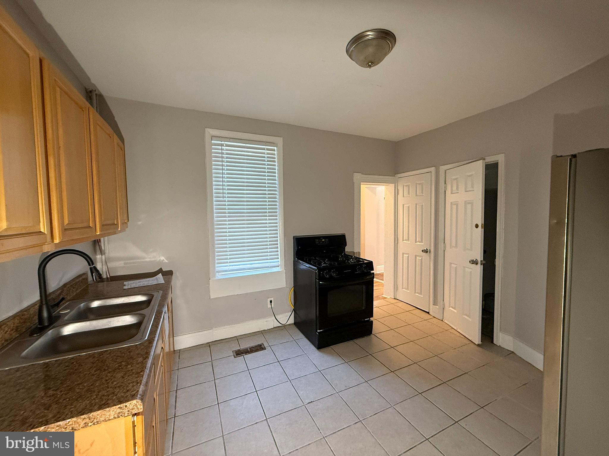 4014 Penhurst Avenue Baltimore, MD 21215 - Photo 3 of 39