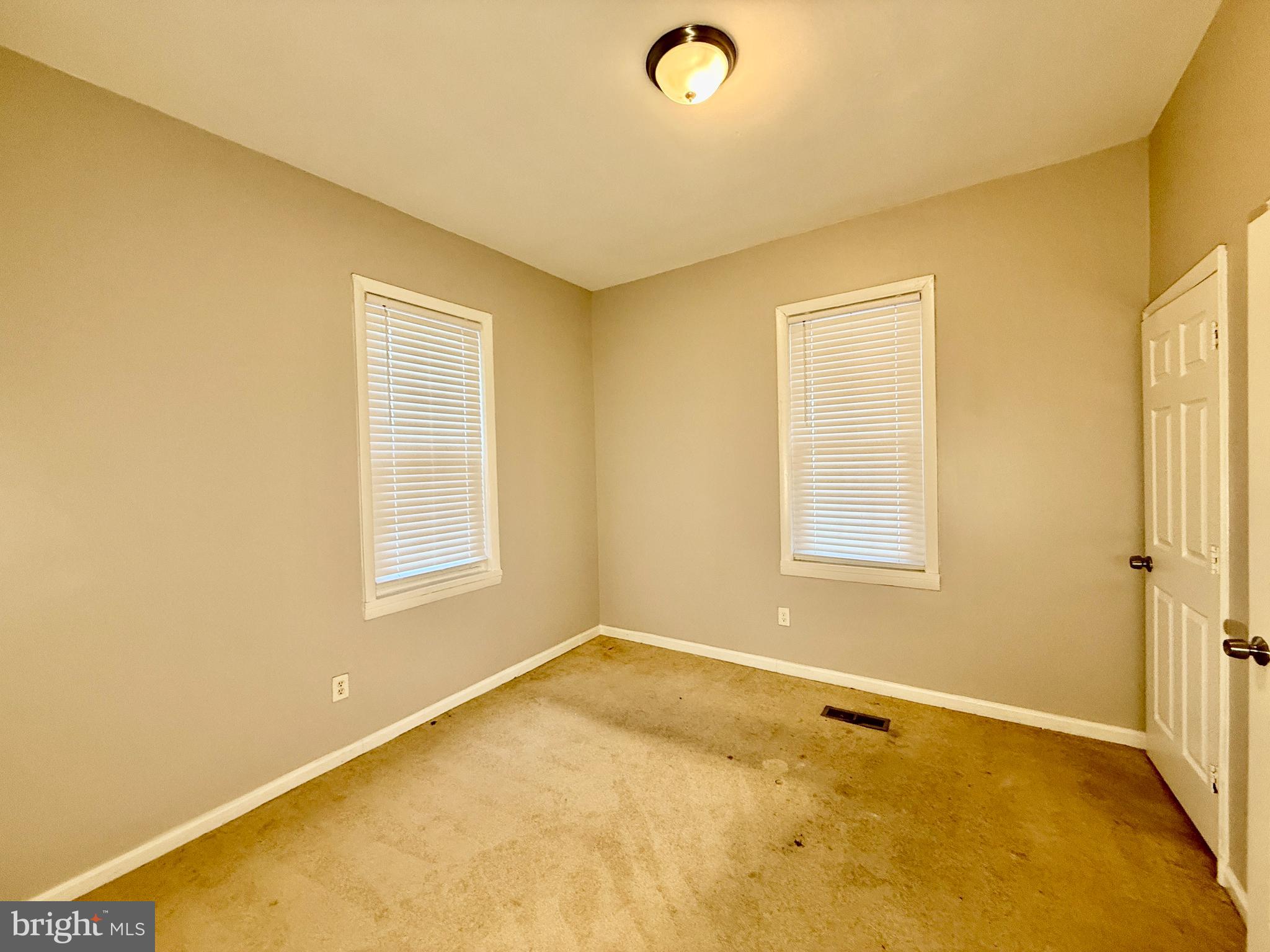 4014 Penhurst Avenue Baltimore, MD 21215 - Photo 10 of 39