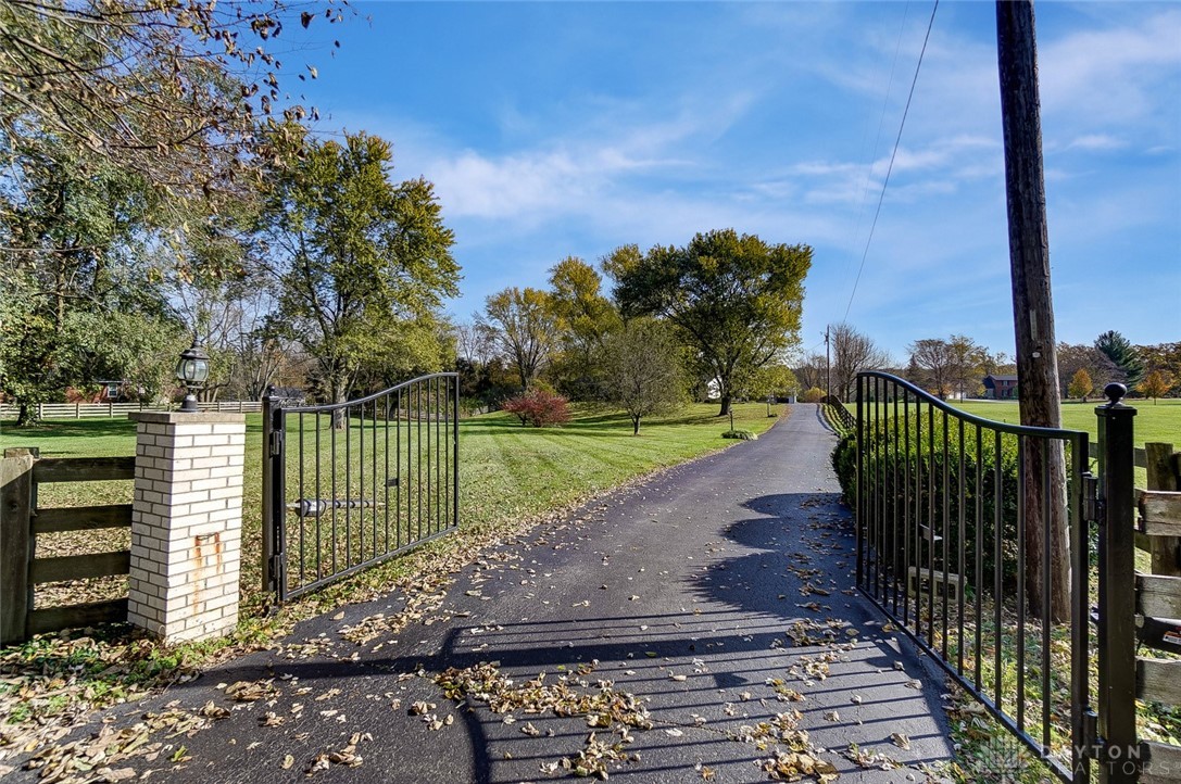 5260 Dearth Road Springboro, OH 45066 - Photo 2 of 36 Gallery Image 2