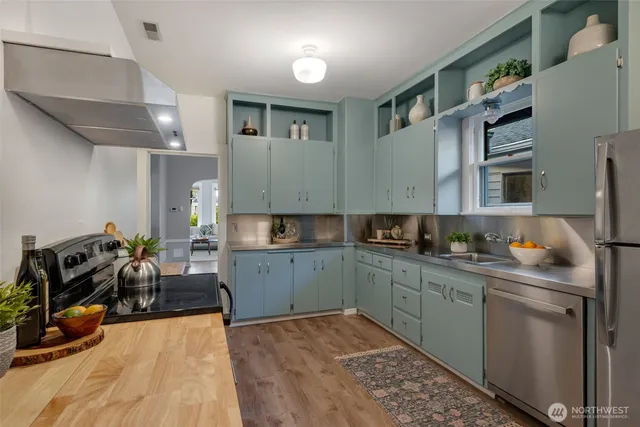 $1,250,000 | 2540 1st Avenue West, Seattle, WA 98119