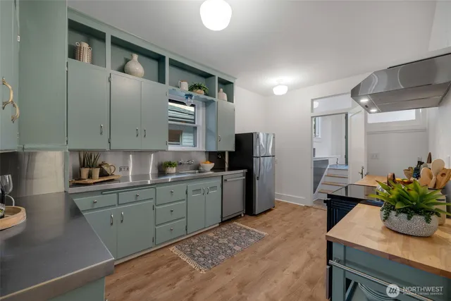 $1,250,000 | 2540 1st Avenue West, Seattle, WA 98119