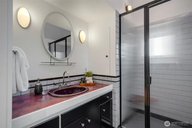 $1,250,000 | 2540 1st Avenue West, Seattle, WA 98119