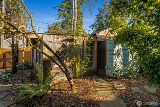 $1,250,000 | 2540 1st Avenue West, Seattle, WA 98119