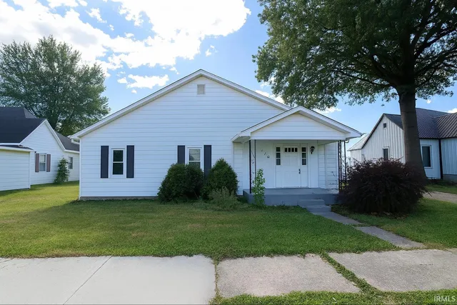 $149,000 | 212 East Hopewell Street, Farmersburg, IN 47850