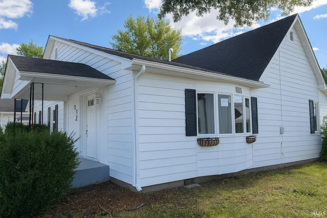 $149,000 | 212 East Hopewell Street, Farmersburg, IN 47850