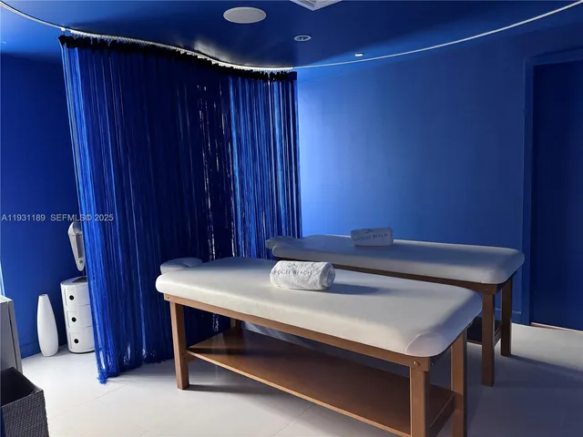 a view of a utility room