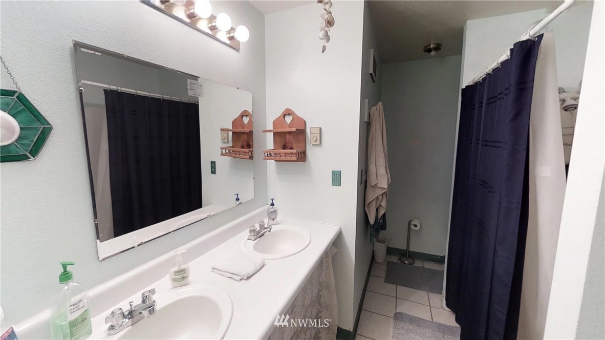 3956 L L.2 Road Northeast Moses Lake, WA 98837 - Photo 9 of 14 a bathroom with a sink and a mirror