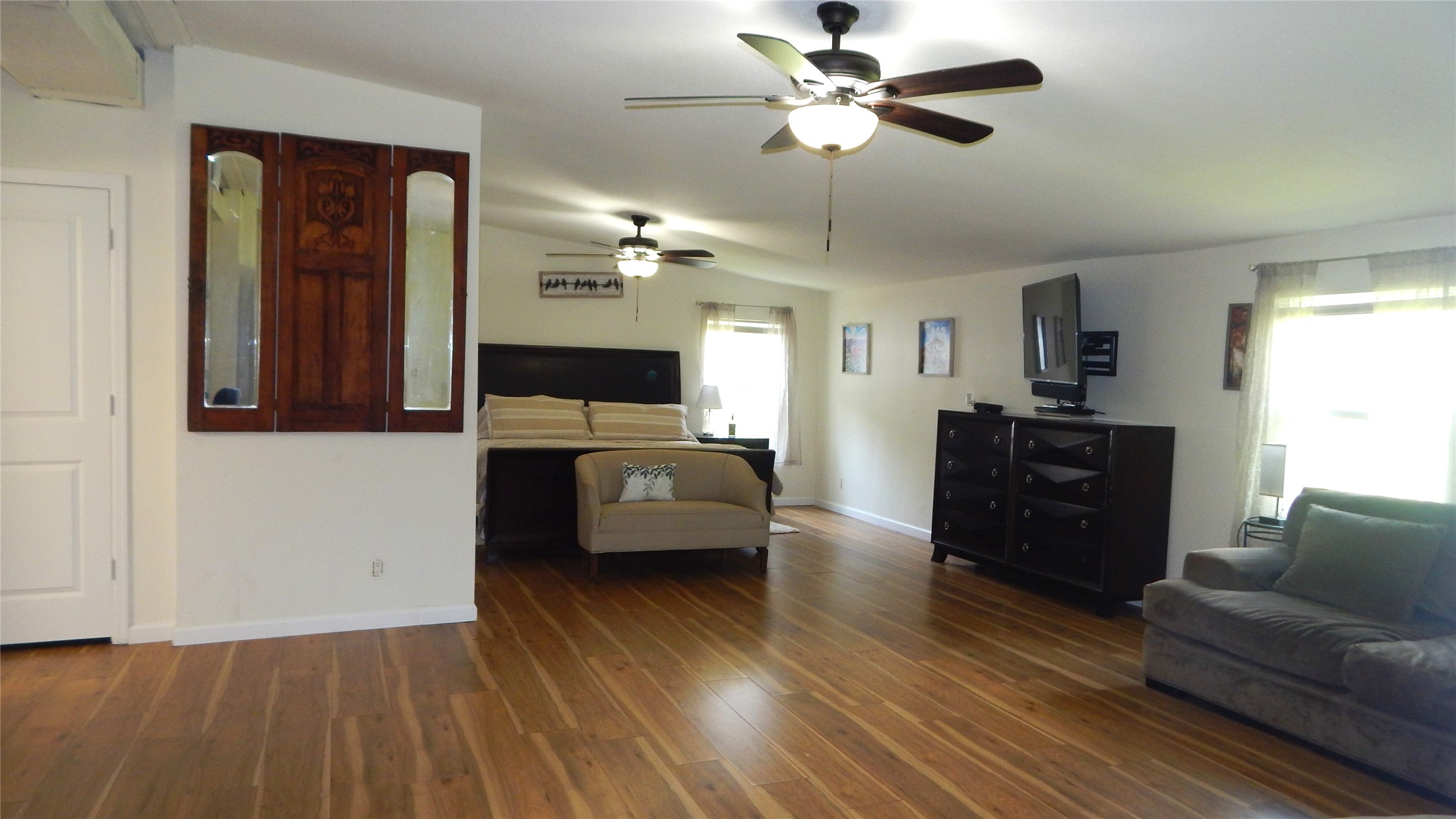 142 County Road 1332 Liberty, TX 77575 - Photo 11 of 50 a view of a livingroom with furniture and a ceiling fan