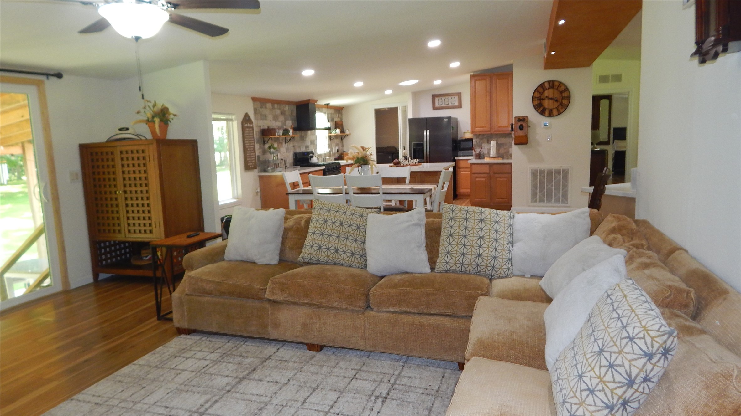 142 County Road 1332 Liberty, TX 77575 - Photo 39 of 50 a living room with furniture and a large window