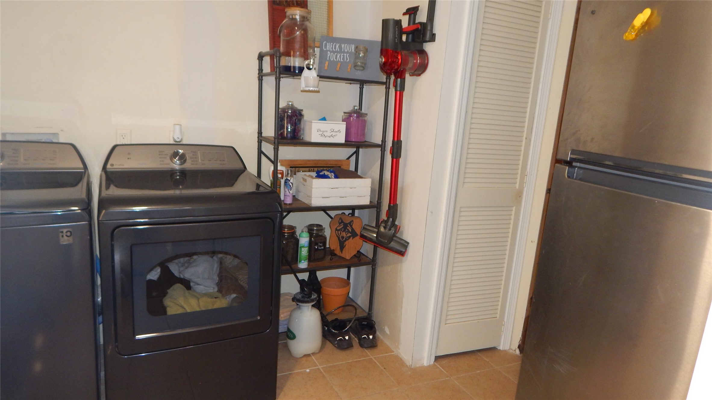 142 County Road 1332 Liberty, TX 77575 - Photo 42 of 50 a utility room with dryer and washer