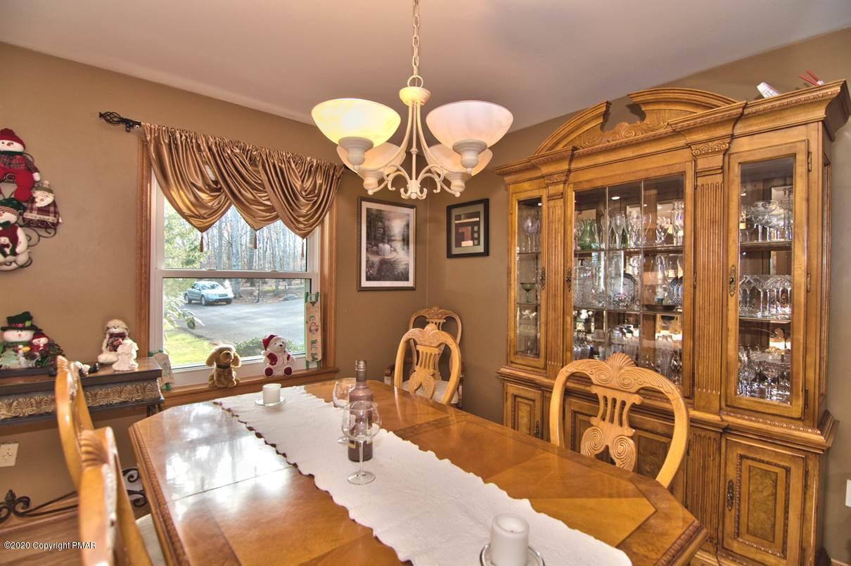 425 Ridge Circle Cresco, PA 18326 - Photo 11 of 58 Dining room