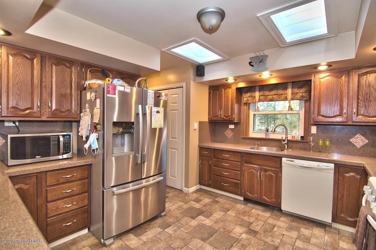 425 Ridge Circle Cresco, PA 18326 - Photo 18 of 58 Kitchen