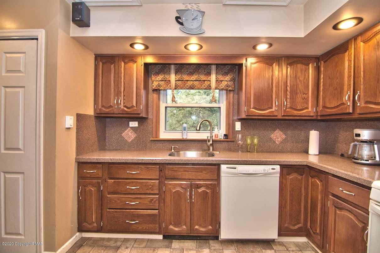 425 Ridge Circle Cresco, PA 18326 - Photo 19 of 58 Kitchen