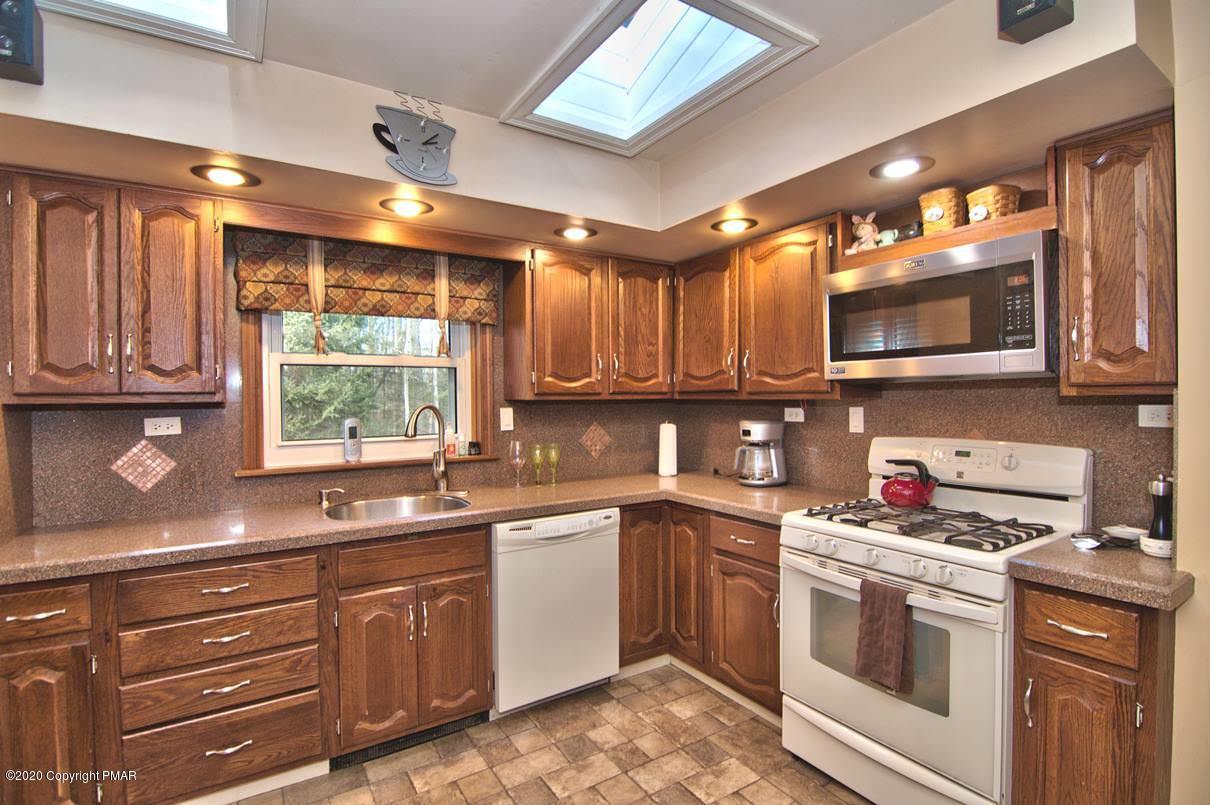 425 Ridge Circle Cresco, PA 18326 - Photo 20 of 58 Kitchen