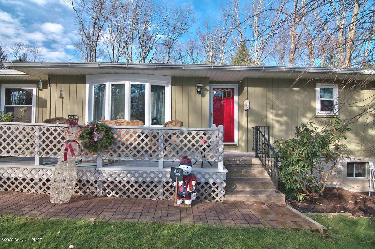 425 Ridge Circle Cresco, PA 18326 - Photo 2 of 58 Front door Entrance