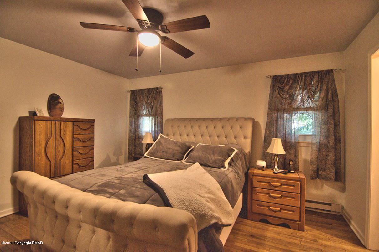 425 Ridge Circle Cresco, PA 18326 - Photo 23 of 58 Master bedroom