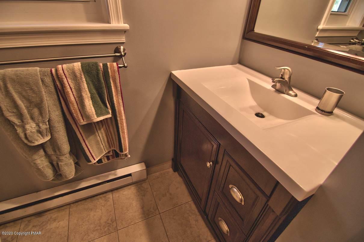 425 Ridge Circle Cresco, PA 18326 - Photo 26 of 58 Master bath