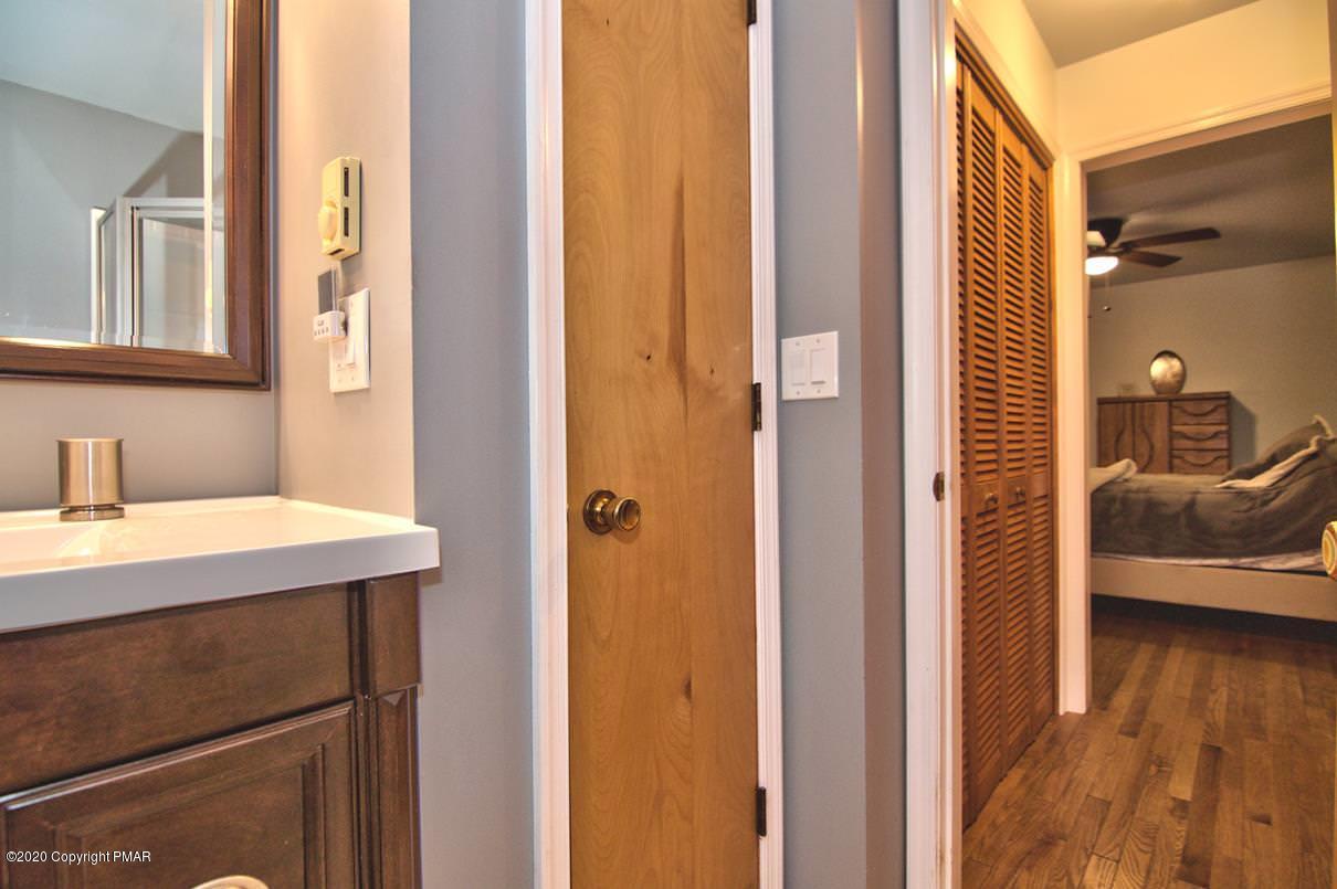 425 Ridge Circle Cresco, PA 18326 - Photo 27 of 58 Master bath