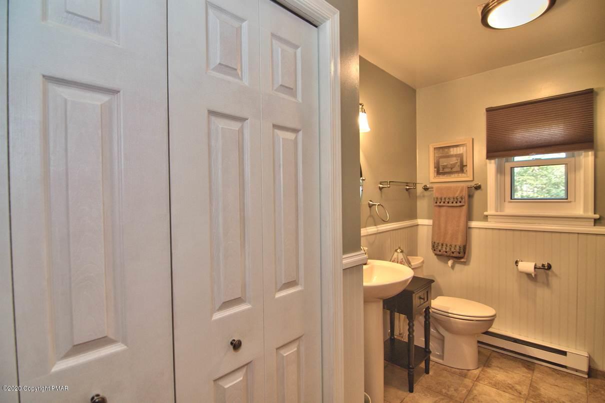 425 Ridge Circle Cresco, PA 18326 - Photo 33 of 58 Main Bath