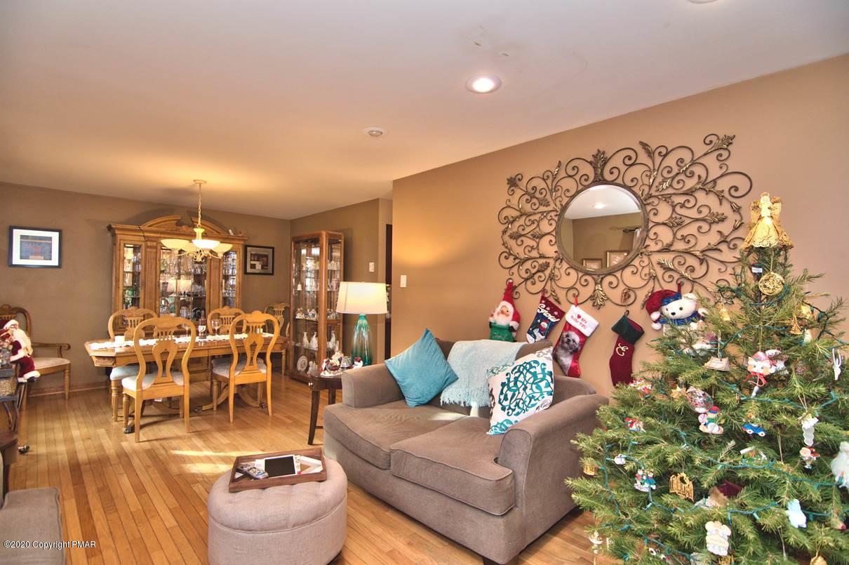 425 Ridge Circle Cresco, PA 18326 - Photo 9 of 58 Living room