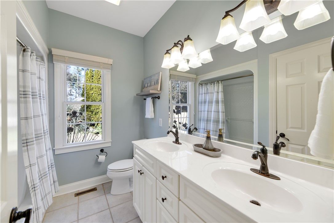 603 English Oak Lane Salem, SC 29676 - Photo 31 of 50 Bathroom 2 (on main)