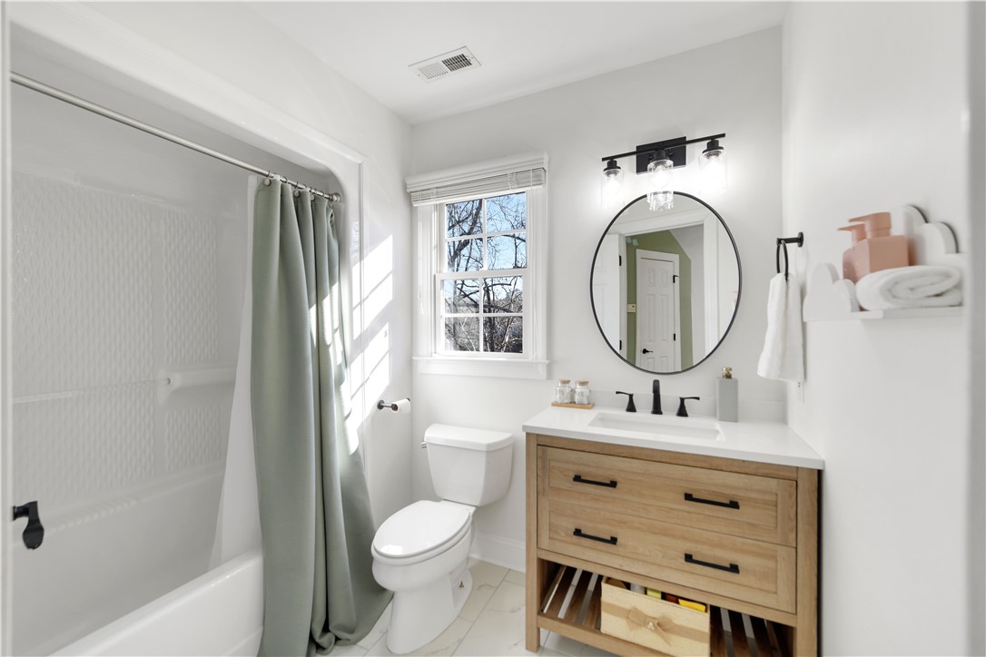 603 English Oak Lane Salem, SC 29676 - Photo 34 of 50 Full Bathroom for Bedroom 4 (upper level)