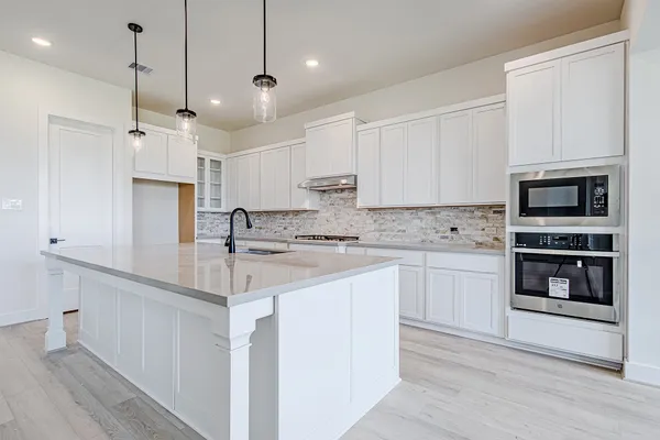 $639,990 | 153 Peninsula Point Drive, Montgomery, TX 77356