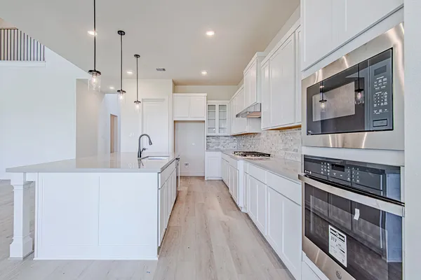 $639,990 | 153 Peninsula Point Drive, Montgomery, TX 77356