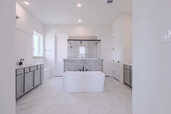 $639,990 | 153 Peninsula Point Drive, Montgomery, TX 77356