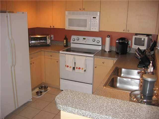 8030 North Nob Hill Road, Unit 106 Tamarac, FL 33321 - Photo 6 of 16 Kitchen