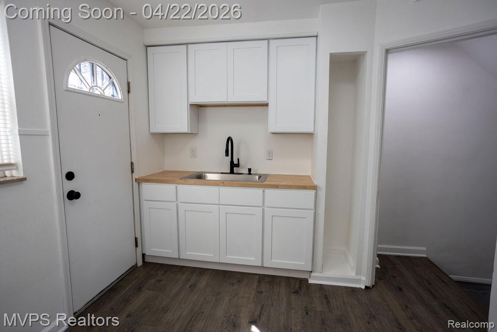 22148 Moross Road Grosse Pointe, MI 48236 - Photo 17 of 21