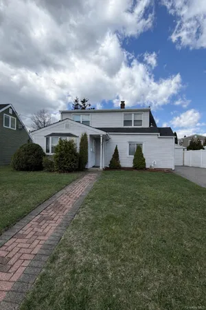 $849,000 | 78 Center Lane, Levittown, NY 11756