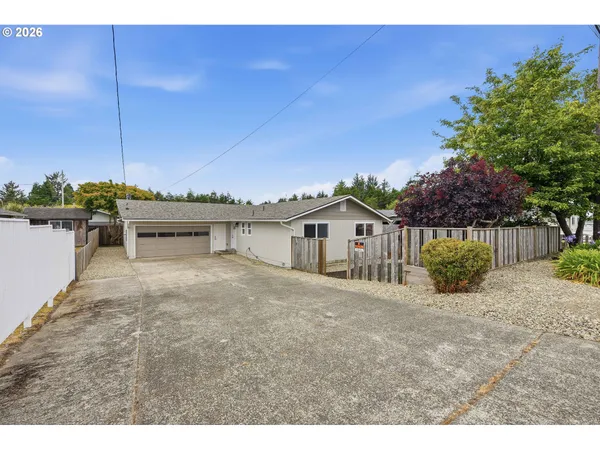 $389,000 | 1130 Fenwick Street, Coos Bay, OR 97420