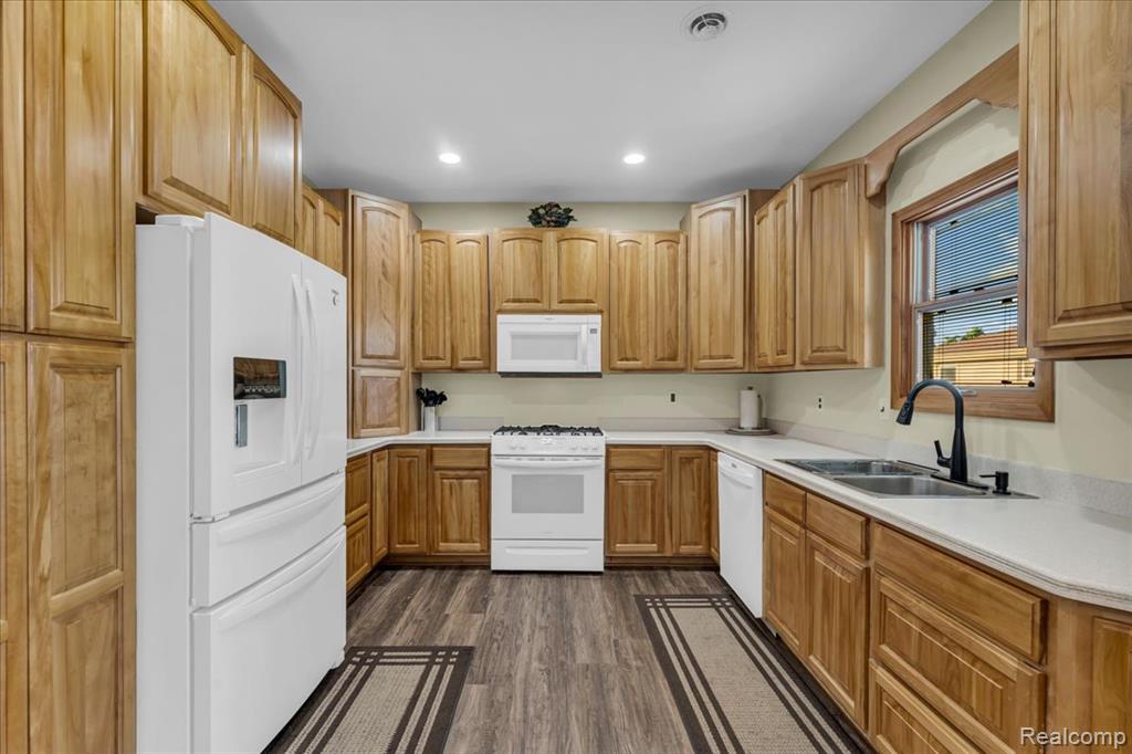 27520 West Road Romulus, MI 48174 - Photo 32 of 71