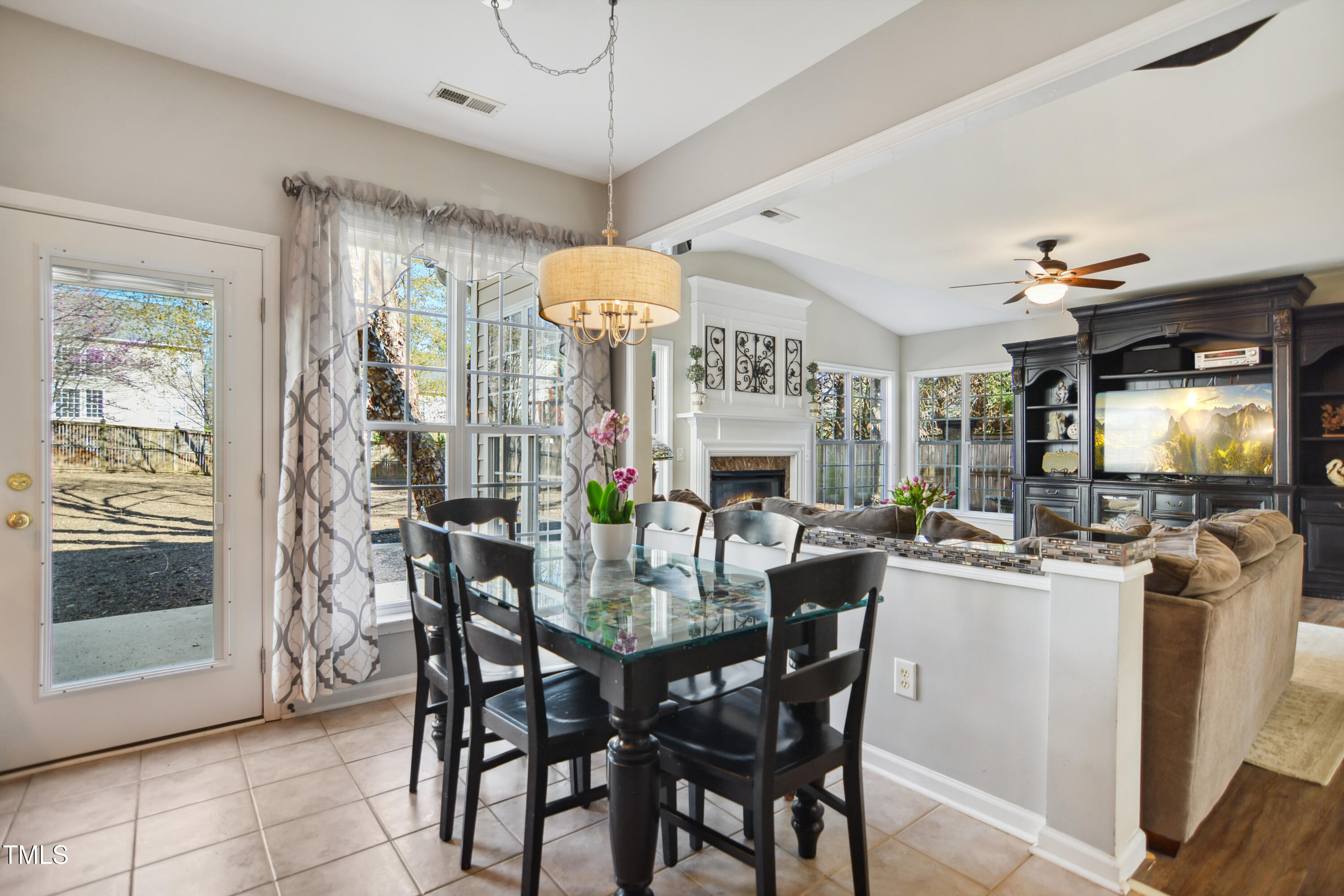 7604 Derek Drive Raleigh, NC 27613 - Photo 11 of 33 007