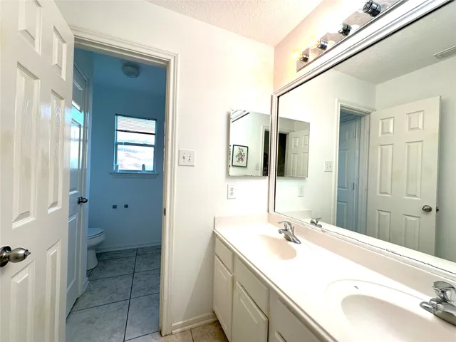 $2,900 | 46 South April Mist Circle, Conroe, TX 77385