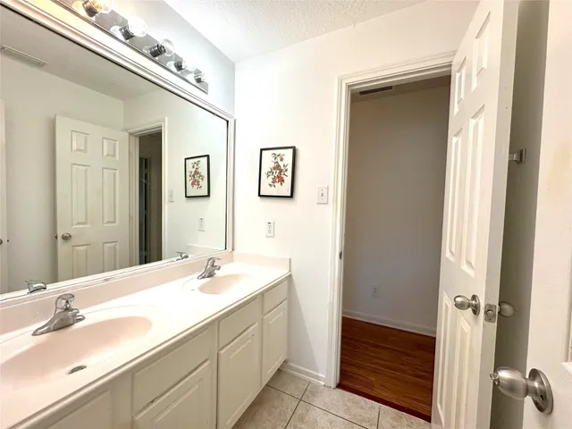 $2,900 | 46 South April Mist Circle, Conroe, TX 77385