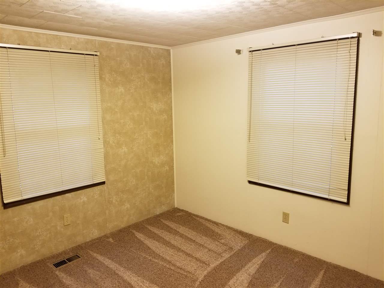 1185 South Wayne Street Waterloo, IN 46793 - Photo 18 of 33 Gallery Image 18