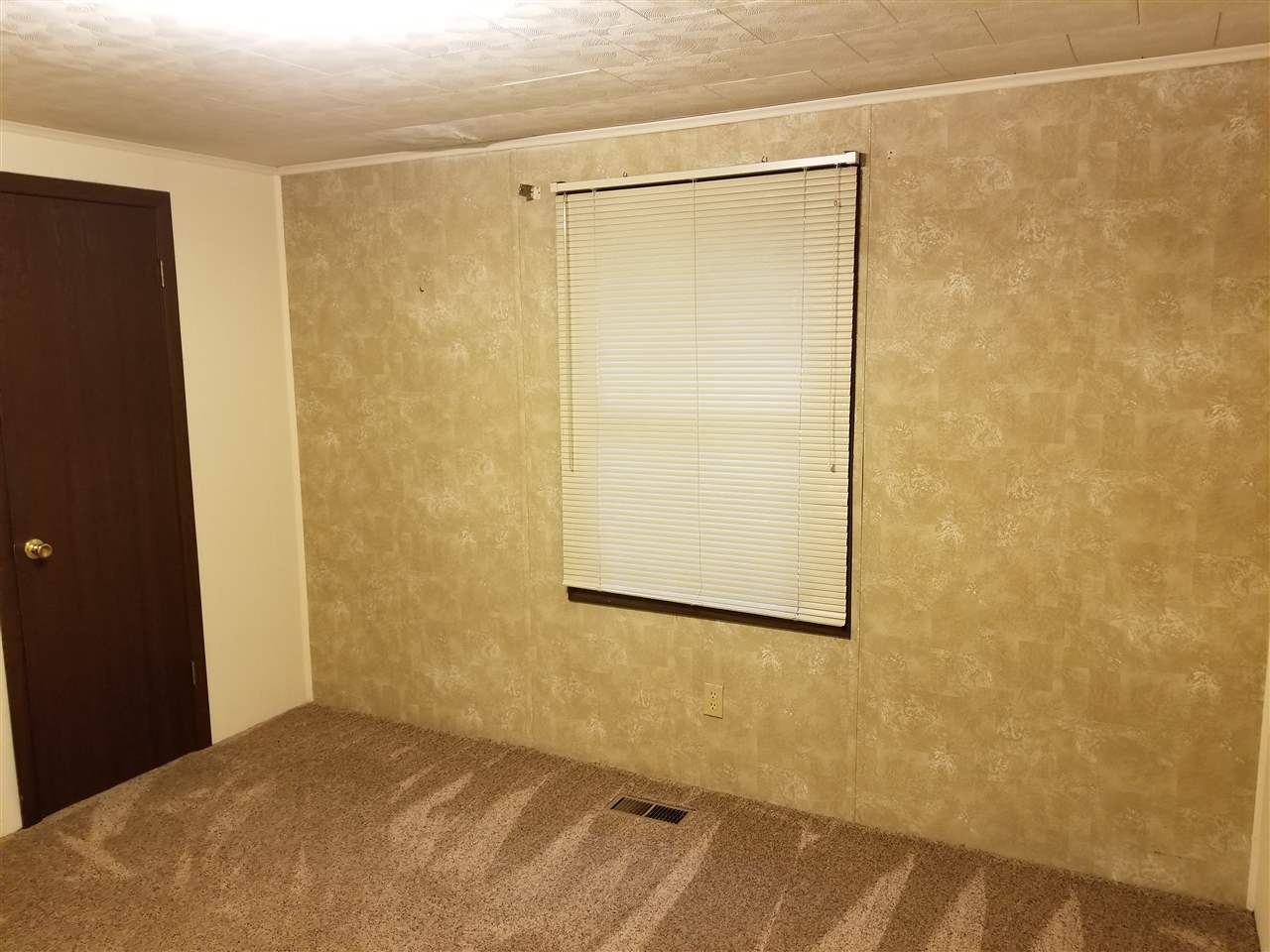 1185 South Wayne Street Waterloo, IN 46793 - Photo 19 of 33 Gallery Image 19
