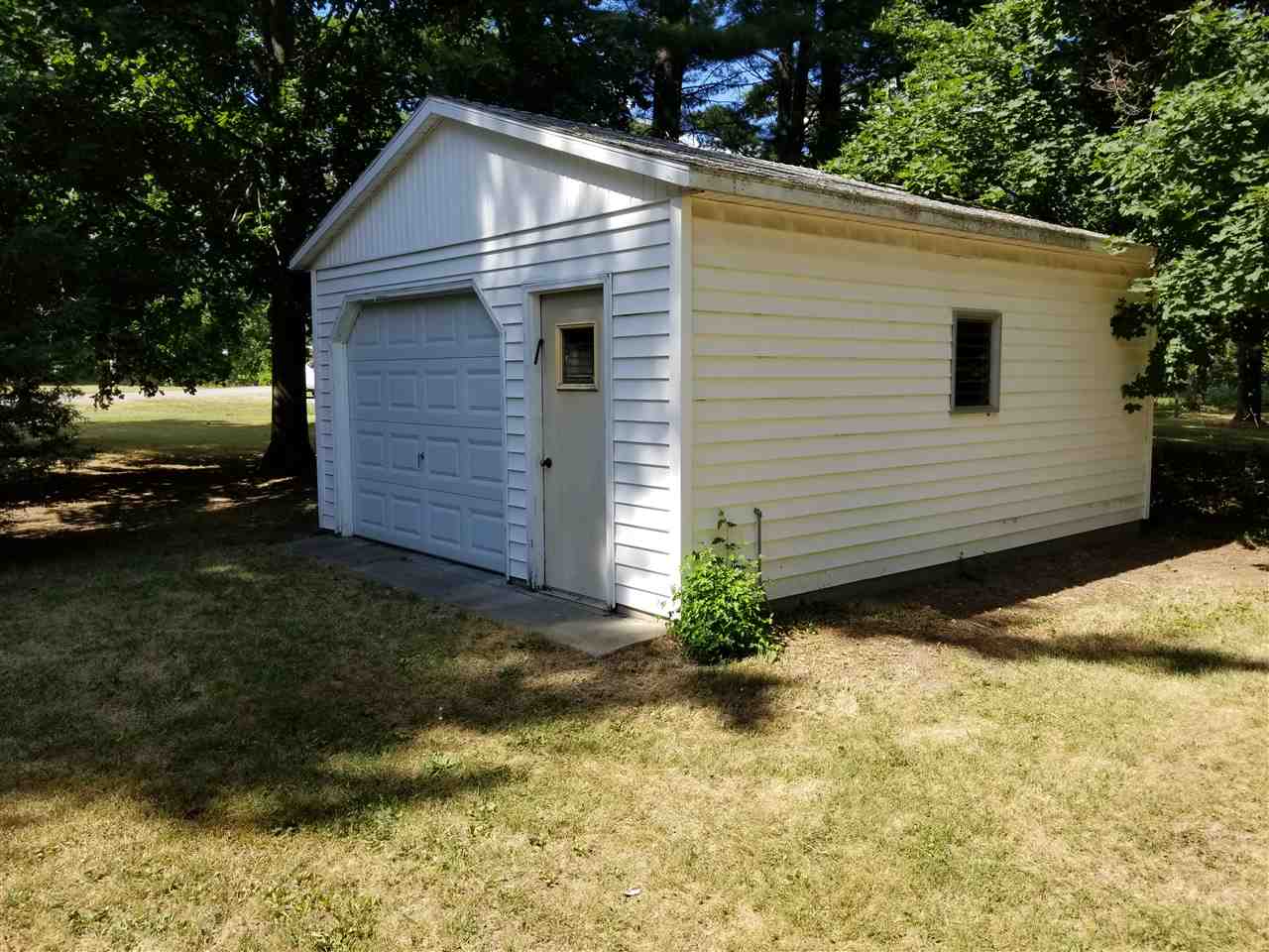 1185 South Wayne Street Waterloo, IN 46793 - Photo 4 of 33 Gallery Image 4