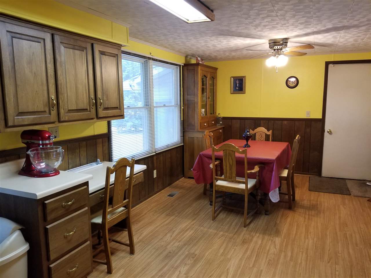 1185 South Wayne Street Waterloo, IN 46793 - Photo 7 of 33 Gallery Image 7
